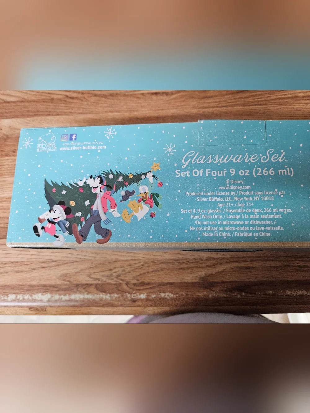 NWT Disney Minnie Mouse Holiday Glassware Set - Teal & Red - Picture 2 of 2